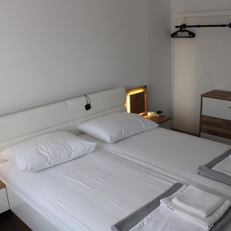 Holiday House Emjalemi Pula Bagian luar foto