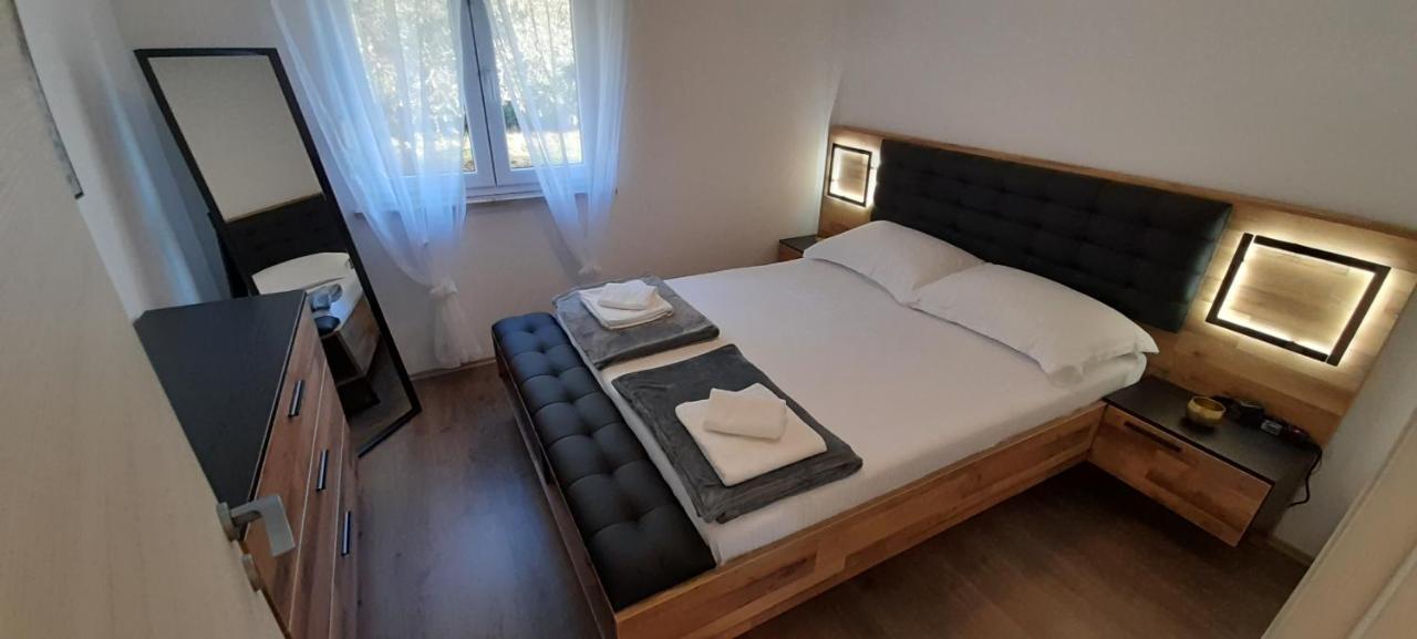 Holiday House Emjalemi Pula Bagian luar foto