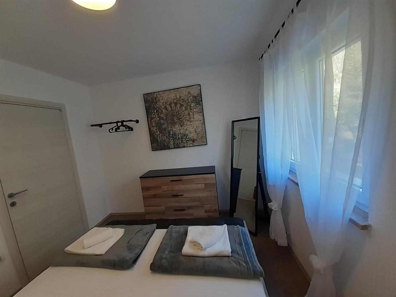Holiday House Emjalemi Pula Bagian luar foto