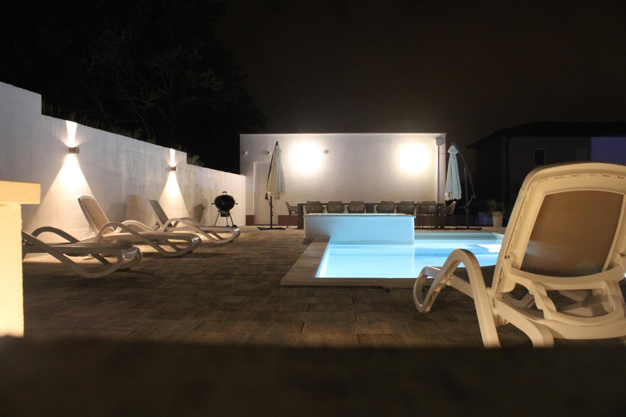 Holiday House Emjalemi Pula Bagian luar foto