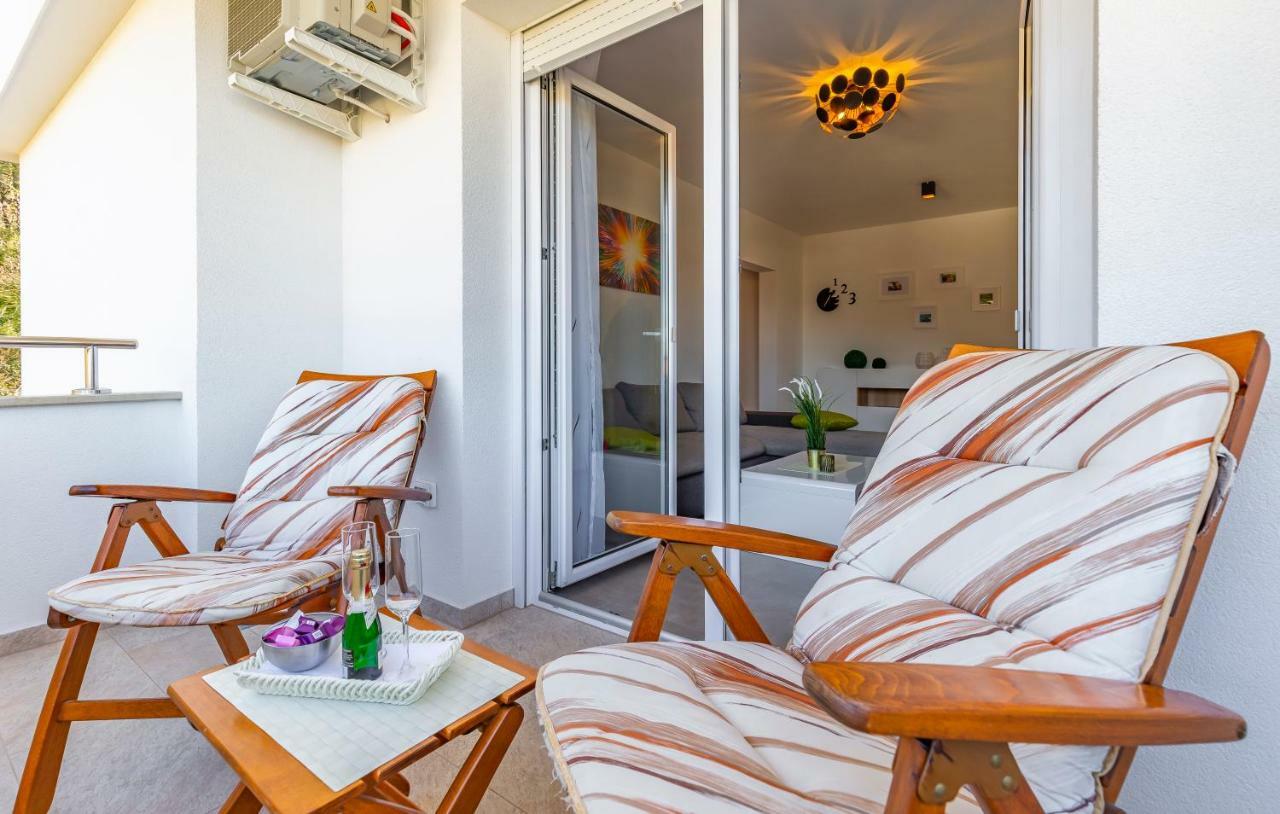 Holiday House Emjalemi Pula Bagian luar foto